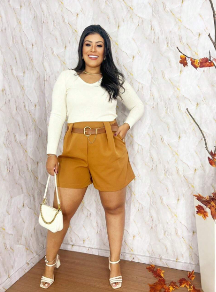 Short plus size alfaiataria,Short plus size cintura alta,Short plus size social,Short plus size elegante,Short plus size com cinto,Short plus size para trabalho,Short plus size moda feminina