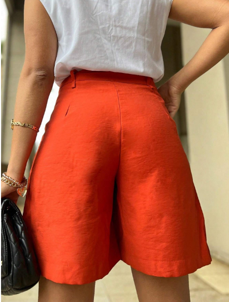 Bermuda feminina de alfaiataria,
Bermuda de linho feminina,
Bermuda social feminina,
Bermuda elegante feminina.
Bermuda feminina com bolsos.
Bermuda feminina cintura alta.
Bermuda feminina para trabalho
