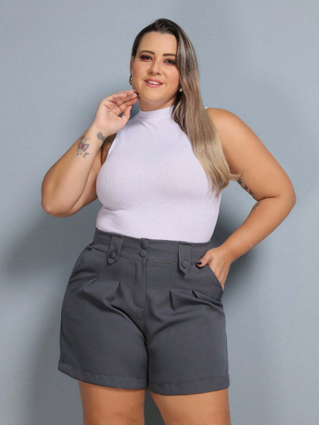 Shorts femininos plus size,Shorts de alfaiataria plus size,Moda plus size verão,Roupas tamanho grande femininas,Shorts sociais plus size,​Shorts elegantes plus size,Shorts meio coxa plus size