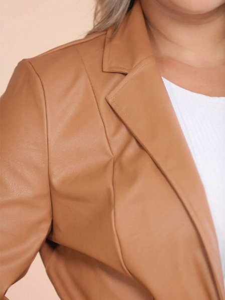 Blazer plus size feminino,Blazer de couro plus size,Blazer plus size elegante,Blazer plus size para trabalho,Blazer social plus size,Blazer couro feminino plus size,Blazer feminino plus size casual