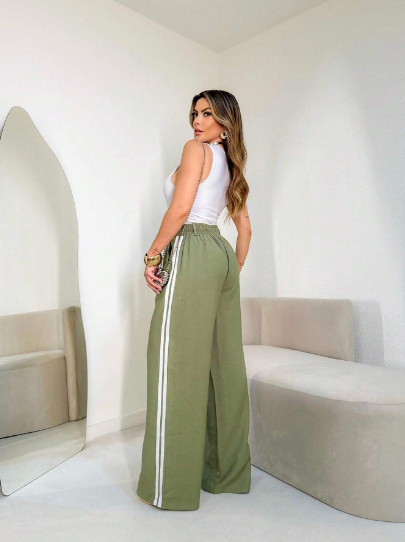 Calça pantalona feminina,
Calça com laterais largas,
Calça cintura alta feminina,
Calça pantalona social,
Calça pantalona elegante,
Calça pantalona moderna,
Calça pantalona cores vibrantes
