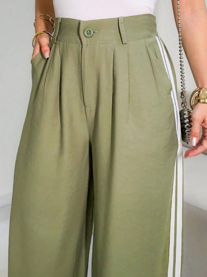Calça pantalona feminina,
Calça com laterais largas,
Calça cintura alta feminina,
Calça pantalona social,
Calça pantalona elegante,
Calça pantalona moderna,
Calça pantalona cores vibrantes
