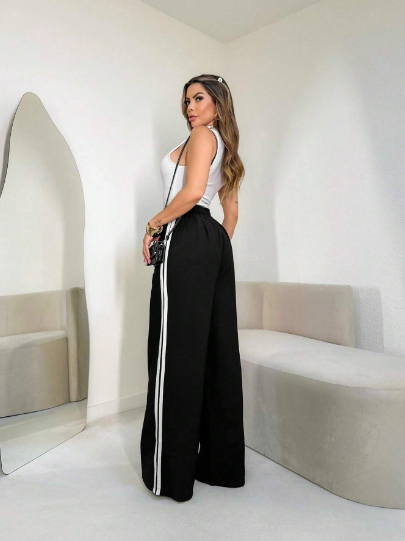Calça pantalona feminina,
Calça com laterais largas,
Calça cintura alta feminina,
Calça pantalona social,
Calça pantalona elegante,
Calça pantalona moderna,
Calça pantalona cores vibrantes
