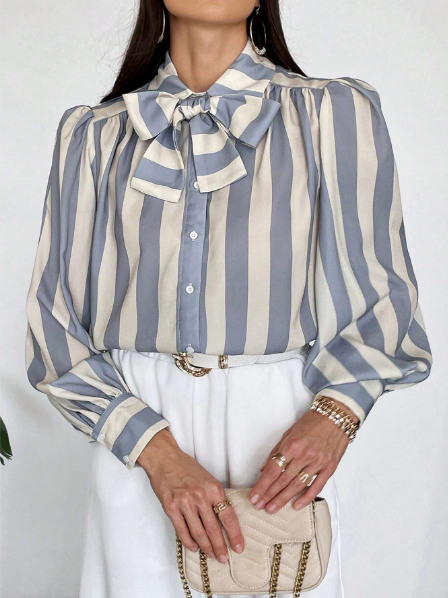 Camisa feminina gola laço,Camisa de cetim feminina elegante,Camisa cetim gola laço listrada,Camisa social feminina com laço,Camisa feminina cetim manga longa,Camisa elegante com laço na gola,Camisa listrada feminina de cetim
