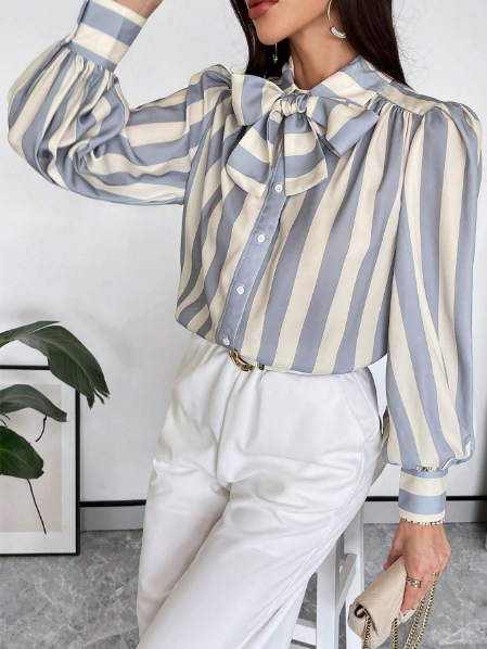 Camisa feminina gola laço,Camisa de cetim feminina elegante,Camisa cetim gola laço listrada,Camisa social feminina com laço,Camisa feminina cetim manga longa,Camisa elegante com laço na gola,Camisa listrada feminina de cetim
