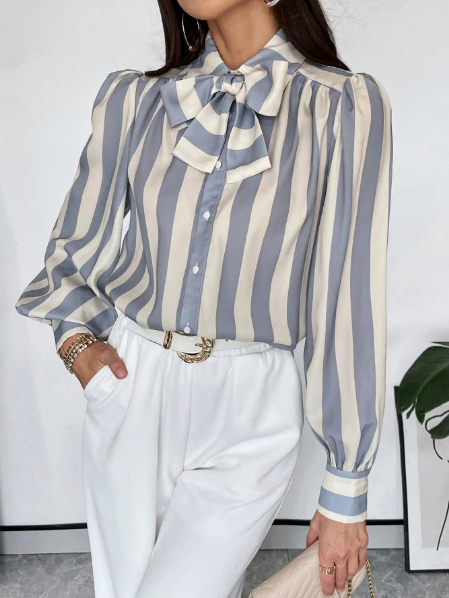 Camisa feminina gola laço,Camisa de cetim feminina elegante,Camisa cetim gola laço listrada,Camisa social feminina com laço,Camisa feminina cetim manga longa,Camisa elegante com laço na gola,Camisa listrada feminina de cetim
