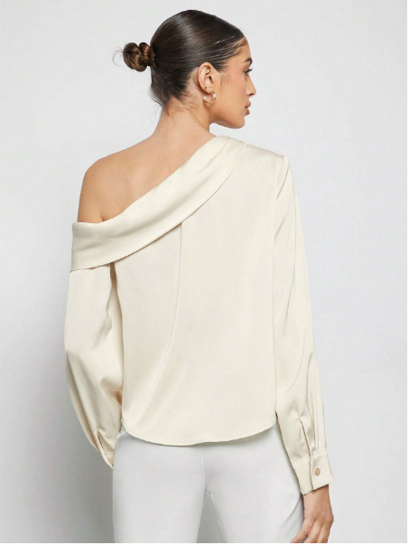 Camisa feminina cetim elegante,Blusa cetim manga longa feminina,Camisa cetim com recorte nos ombros,Camisa cetim plissada feminina,Blusa feminina cetim decote assimétrico,Camisa social feminina cetim,Camisa cetim feminina para eventos
