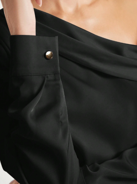 Camisa feminina cetim elegante,Blusa cetim manga longa feminina,Camisa cetim com recorte nos ombros,Camisa cetim plissada feminina,Blusa feminina cetim decote assimétrico,Camisa social feminina cetim,Camisa cetim feminina para eventos