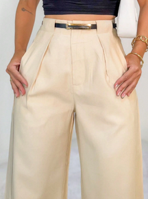 Calça pantalona feminina,
 Calça de alfaiataria feminina,
 Calça social feminina com cinto,
 Calça pantalona cintura alta,
 Calça pantalona elegante,
 Calça pantalona moderna,
 Calça pantalona cores vibrantes,