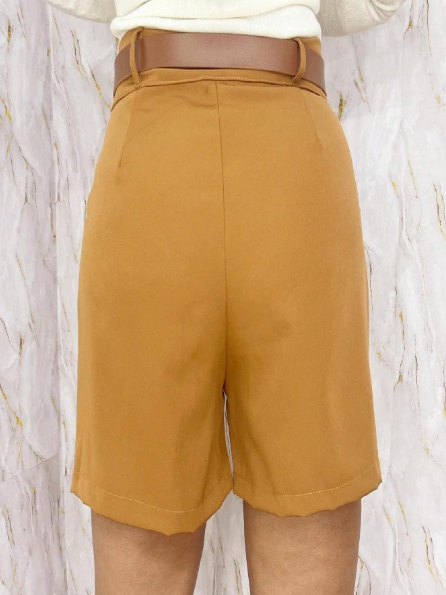 Short plus size alfaiataria,Short plus size cintura alta,Short plus size social,Short plus size elegante,Short plus size com cinto,Short plus size para trabalho,Short plus size moda feminina