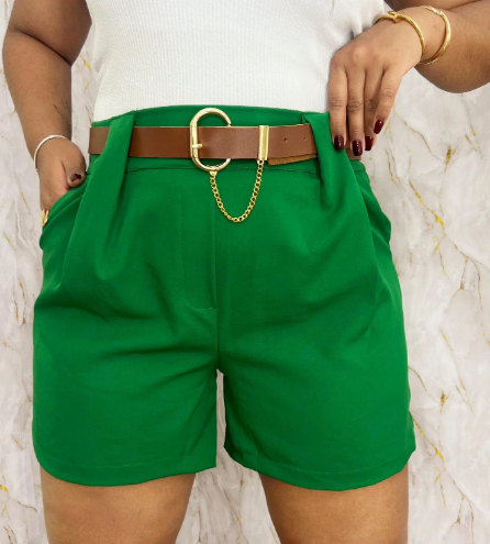 Short plus size alfaiataria,Short plus size cintura alta,Short plus size social,Short plus size elegante,Short plus size com cinto,Short plus size para trabalho,Short plus size moda feminina