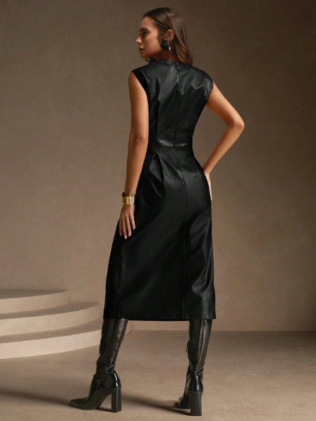 Vestido de couro longo,
Vestido de couro sintético longo,
Vestido de couro ecológico longo,
Vestido de couro PU longo,
Vestido de couro preto longo,
Vestido de couro sem mangas longo,
Vestido de couro com decote redondo longo