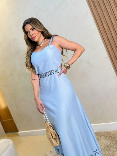 Vestido midi étnico,
Vestido midi estampado,
Vestido de verão étnico,
Vestido com estampa tribal,
Vestido com amarração nos ombros,
Vestido casual com detalhes étnicos,
Vestido boho chic
