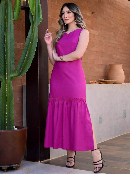 Vestido longo com renda,Vestido com recorte lateral,Vestido de festa elegante,Vestido longo para eventos,Moda feminina sofisticada,Vestido de renda para ocasiões especiais,Vestido longo sensual com detalhes em renda​