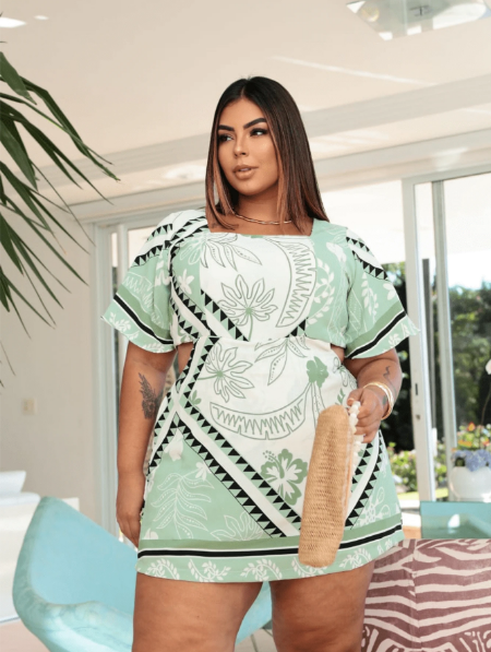 Macaquinho plus size,Vestido plus size,Macaquinho feminino plus size,Vestido macaquinho plus size,Macaquinho curto plus size,Macaquinho estampado plus size,Macaquinho casual plus size