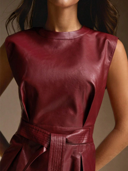Vestido de couro longo,
Vestido de couro sintético longo,
Vestido de couro ecológico longo,
Vestido de couro PU longo,
Vestido de couro preto longo,
Vestido de couro sem mangas longo,
Vestido de couro com decote redondo longo